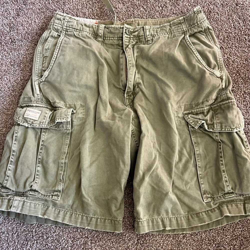 Y2K Style American Eagle Mens Green Distressed Cargo Shorts Size 31 Rugged‎ 0572